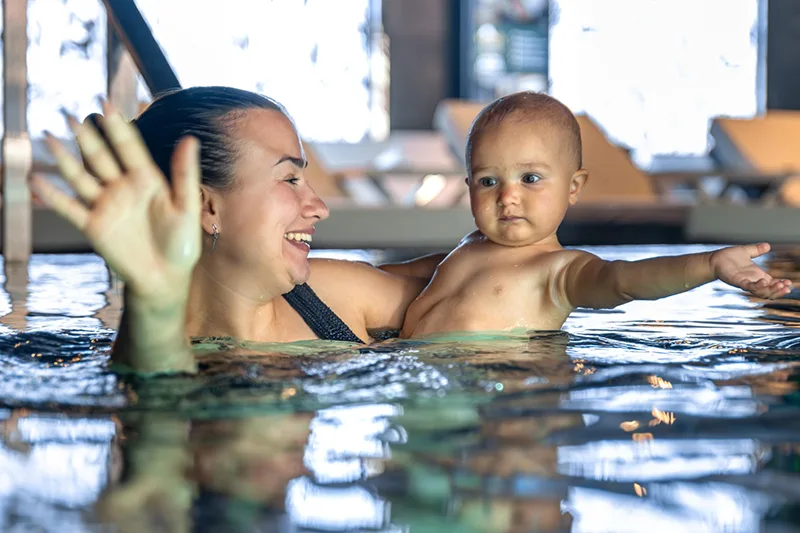 Грудничковое плавание с тренером