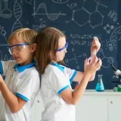 Кружок по химии в проекте Sciencely (ВДНХ)
