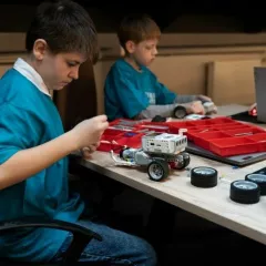 Курсы Lego WeDo в школе роботехники Cyber Class (Молодежная)