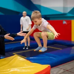 Прыжки на батуте в СЦ "Небо Спорт" (Бабушкинская)