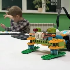 Курс "Инженерные проекты Mindstorms" от клуба роботехники Robotronix (Бунинская аллея)