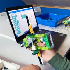 Курсы LEGO Wedo 2.0 + Scratch 3.0 в школе Alpha-Code (Lancman School - Арбатская)