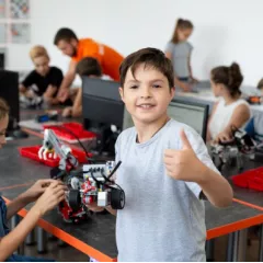 Первороботы на базе конструктора Lego Wedo 2.0 Робошкола "Электроник" (Улица Академика Янгеля - ул. Кировоградская, д. 44 б)