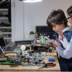 Первороботы на базе конструктора Lego Wedo 2.0 Робошкола "Электроник" (Некрасовка)
