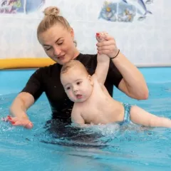 Грудничковое плавание в бассейне   Aqua Baby Club м.Физтех