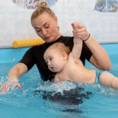 Грудничковое плавание в бассейне  Aqua Baby Club м.Зорге
