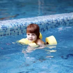 Плавание в бассейне  Aqua Baby Club м.Зорге