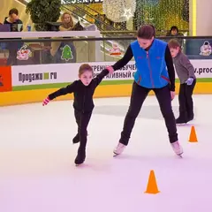 Фигурное катание в школе "Веселые коньки" (Мичуринский проспект)
