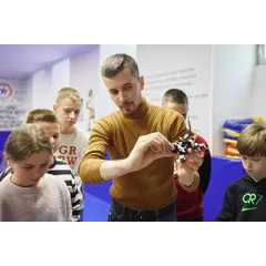 Пилотирование FPV-дронов