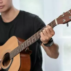 Акустическая гитара в школе ArbatGuitar (Онлайн)