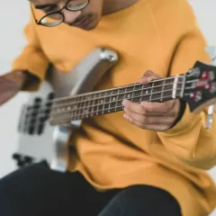 Бас-гитара в школе ArbatGuitar (Таганская)
