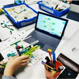 Курсы LEGO Wedo 2.0 + Scratch 3.0 в школе Alpha-Code (Lancman School Народное ополчение)