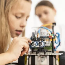 Робототехника на R:ED ONE в клубе Roboschool (Онлайн)