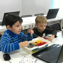 Робототехника на базе Lego WeDo 2.0 в школе Пиксель (Очаково-Матвеевское ЗАО)