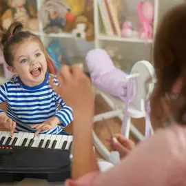 Занятия на синтезаторе Семейное пространство Чудеса