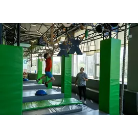 Ниндзя-зал для детей (Гонки с препятствиями)