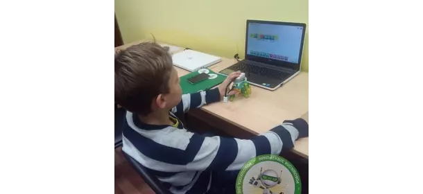 Первороботы Lego Wedo 2.0 в робошколе Электроник (Студия "Акварелькин")