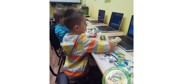 Первороботы Lego Wedo 2.0 в робошколе Электроник (ДС "Синий Кот")