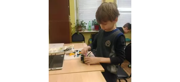 Первороботы Lego Wedo 2.0 в робошколе Электроник (ЦКиИ "Авангард")