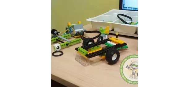 Робототехника на базе конструктора Lego Wedo 2.0 в робошколе Электроник (Студия "Акварелькин")