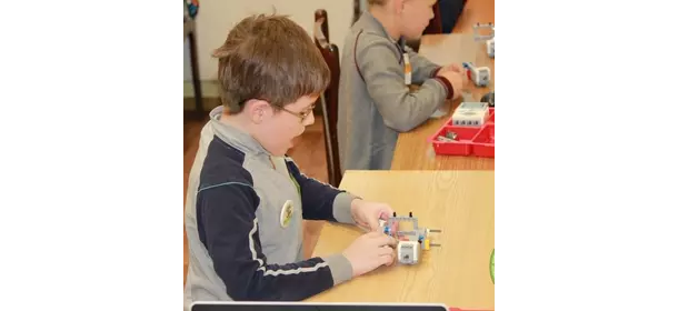 Робототехника 1.0 на Lego Mindstorms EV3 в робошколе Электроник ("Familia Club")