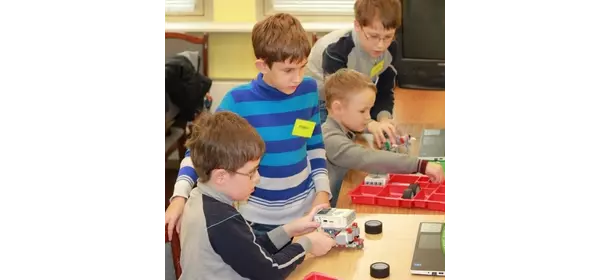 Робототехника 1.0 на Lego Mindstorms EV3 в робошколе Электроник (ЦКиИ "Авангард")