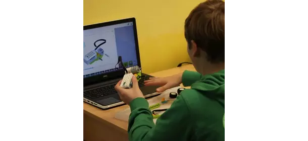 Робототехника на базе конструктора Lego Wedo 2.0 в робошколе Электроник (ДСЦ "Мир молодых")
