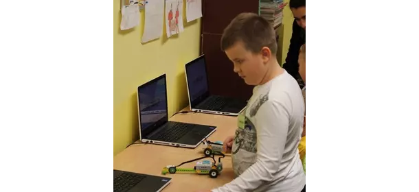 Робототехника на базе конструктора Lego Wedo 2.0 в робошколе Электроник ("Familia Club")