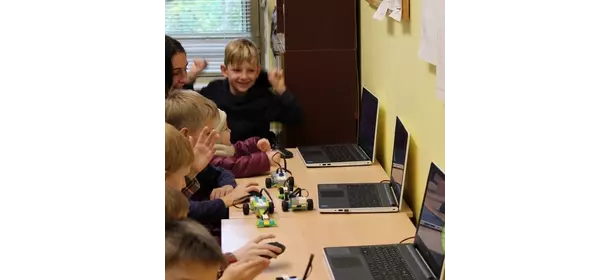 Робототехника на базе конструктора Lego Wedo 2.0 в робошколе Электроник (ДС "Синий Кот")