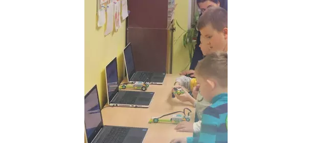 Робототехника на базе конструктора Lego Wedo 2.0 в робошколе Электроник (ДС "Смышленок")