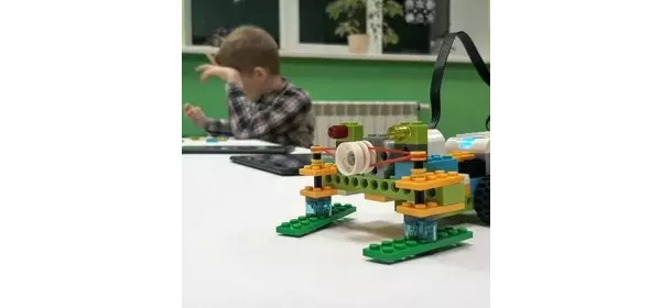 Курс "Инженерные проекты Mindstorms" от клуба роботехники Robotronix (Бунинская аллея)