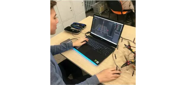 Рой дронов Летающая Робототехника (Аэропорт)