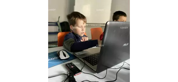Программирование чат-ботов и игр на Python в школе CODDY (Курская)
