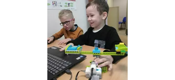 Робототехника на базе Lego WeDo 2.0 в школе Пиксель (Варшавская)
