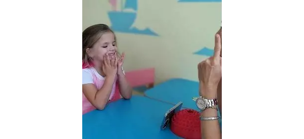 Логопед в детском клубе ПослушАЙка