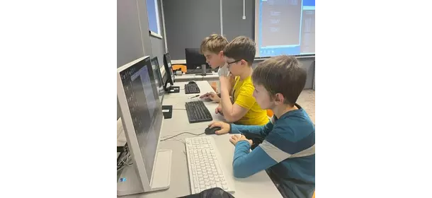 Курс программирования Python в Minecraft в Колледже КЭСИ (Славянский бульвар)
