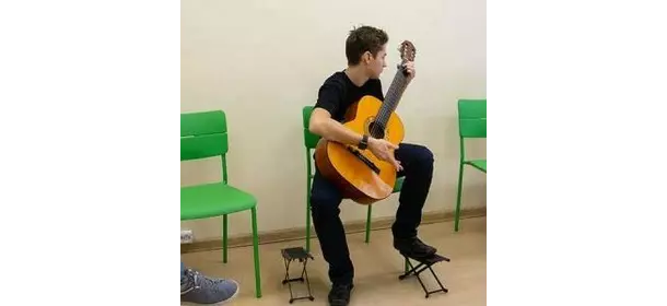 Гитара в школе "Три четверти" (Рассказовка)