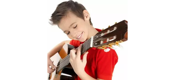 Акустическая гитара в школе ArbatGuitar (Чистые пруды)