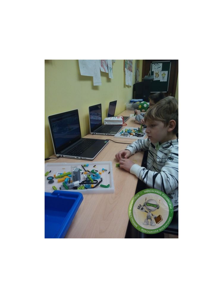 Первороботы Lego Wedo 2.0 в робошколе Электроник ("Familia Club")