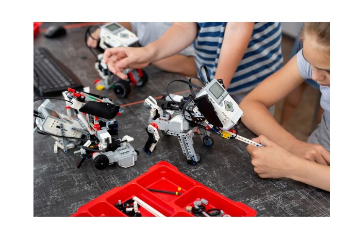 Робототехника на базе Lego WEDO 2.0 Робошкола "Электроник" (Академическая)