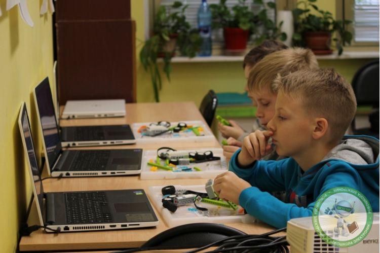 Робототехника на базе конструктора Lego Wedo 2.0 в робошколе Электроник (ДК "Братеево")