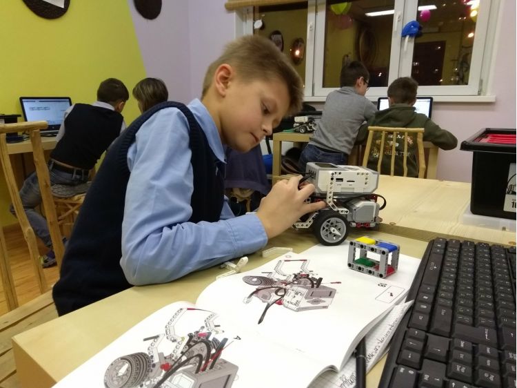 Роботехника Lego WeDo и EV3 в учебном центре Совенок (Некрасовка-2)