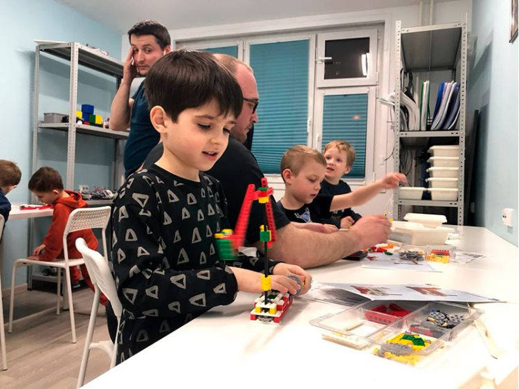 Курс Lego WeDo в центре Шаробот (Селигерская)