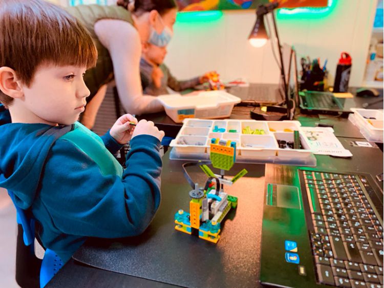 Робототехника для дошкольников LEGO Wedo в Эдисон центр (Новогиреево)