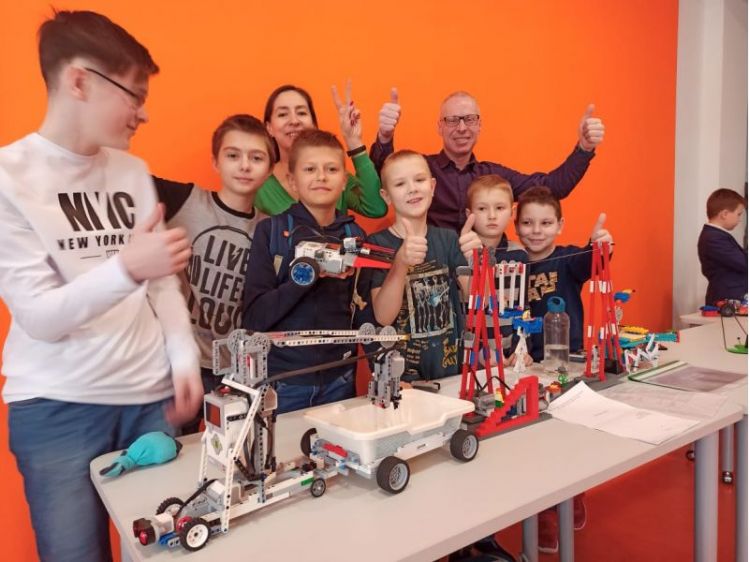 Роботехника Lego WeDo и EV3 в учебном центре Совенок (Некрасовка-1)