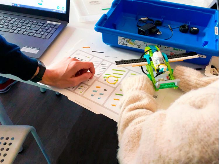 Курсы LEGO Wedo 2.0 + Scratch 3.0 в школе Alpha-Code (ТЦ Багратионовский)