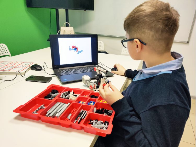 Курсы Lego Mindstorms EV3  в школе Alpha-Code (Lancman School Трубная)