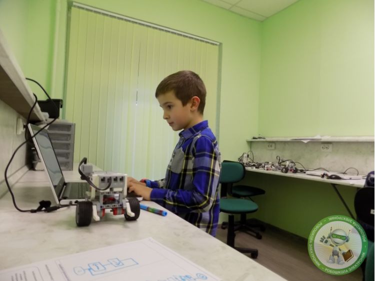 Робототехника 2.0 на Lego Mindstorms EV3 в робошколе Электроник (Клуб "Рич Брейн")