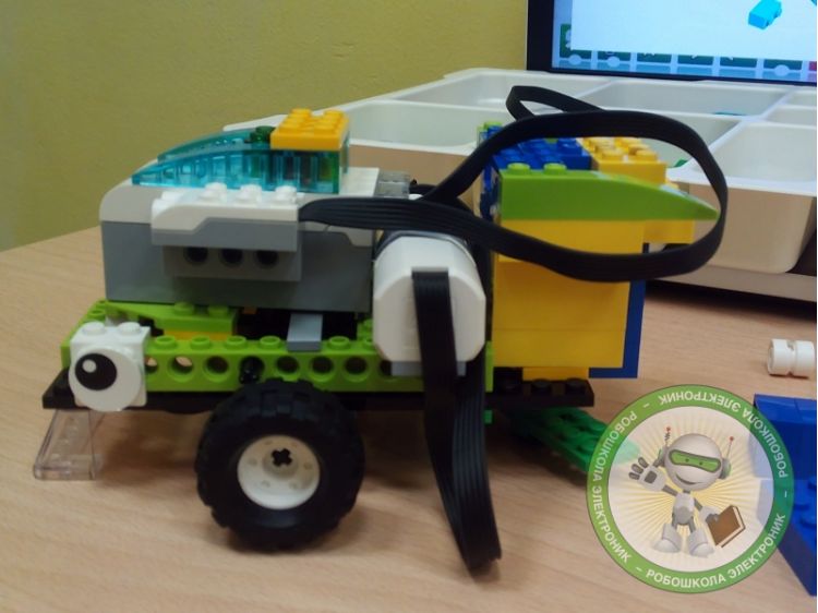 Робототехника на базе конструктора Lego Wedo 2.0 в робошколе Электроник (ДС "Мастерская")