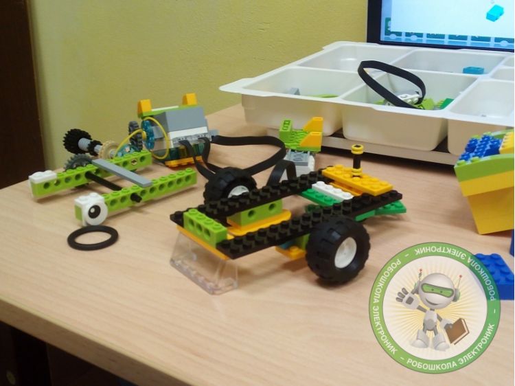 Робототехника на базе конструктора Lego Wedo 2.0 в робошколе Электроник (Студия "Акварелькин")